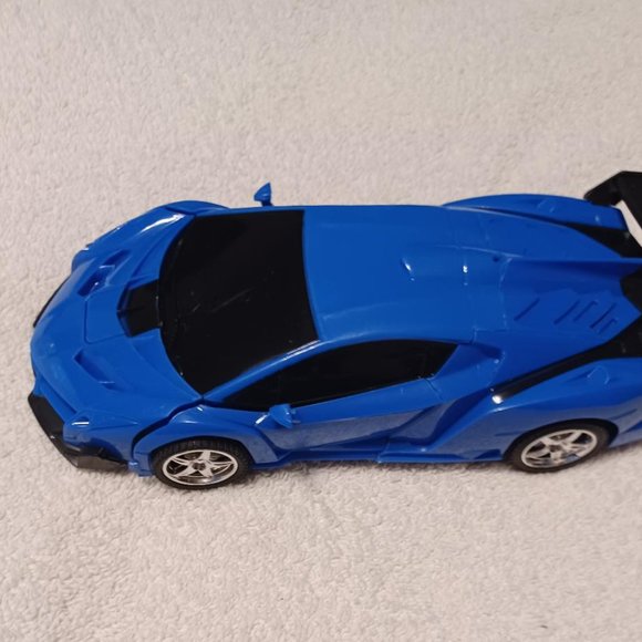 New Remote Control Car Transforms Into a Robot - 360° Rotating Drifting - Picture 2 of 2